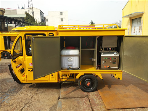移動(dòng)蒸汽洗車機(jī)內(nèi)部配置展示 移動(dòng)蒸汽洗車機(jī)內(nèi)部配置展示